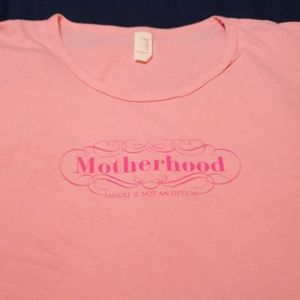 Short sleeve maternity top.